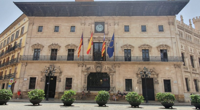 La Policía Nacional detiene a varios trabajadores del Ayuntamiento de Palma por quedarse con objetos intervenidos