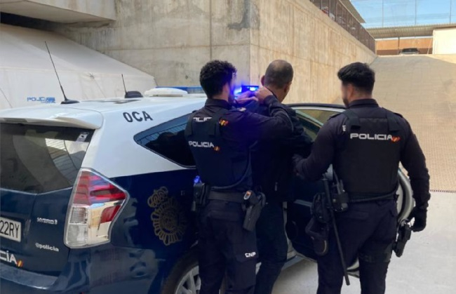 Detenido el presunto patrón de una embarcación de inmigrantes que llegó a las costas de Ibiza 