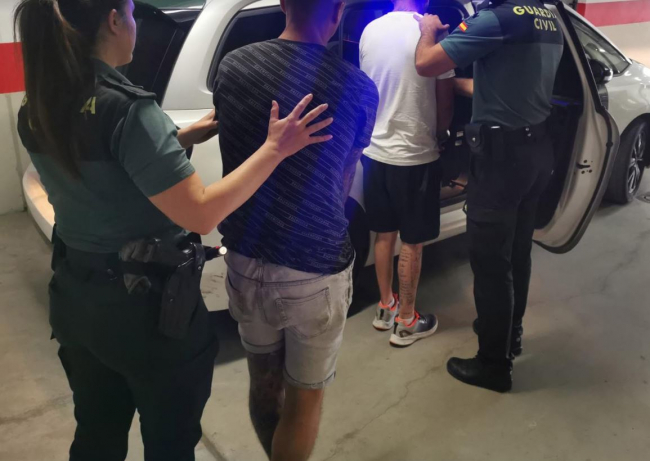 La Guardia Civil ha detenido in fraganti a dos varones por robo en una vivienda de la urbanización de Sol de Mallorca (Calvià)
