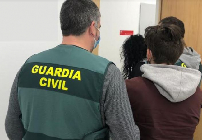 La Guardia Civil ha detenido a dos varones por robo con violencia en Sant Antony de Portmany
