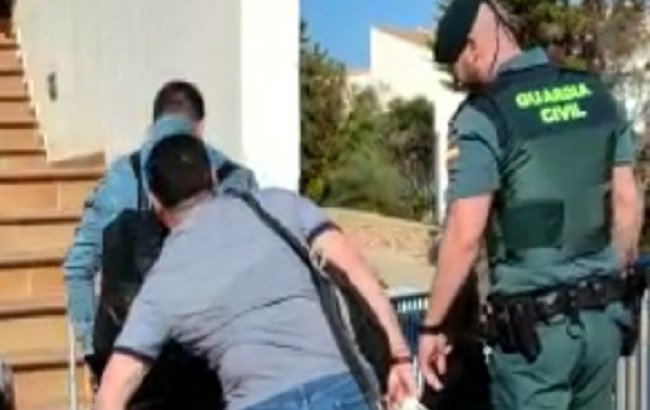 La Guardia Civil de Menorca interviene 200 relojes de dudosa calidad a una banda de timadores