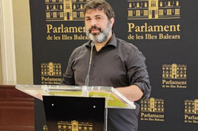 Josep Ferrà: 'Es necesario domesticar el turismo e imprescindible poner límites'