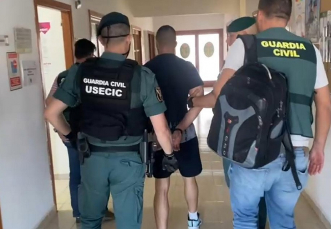 La Guardia Civil ha detenido en San Juan Bautista a dos varones por el robo con violencia de un reloj en la zona de Benirras