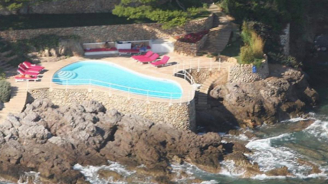 Reclaman al gobierno español el derrumbe inmediato de la piscina ilegal de Pedro J. Ramírez