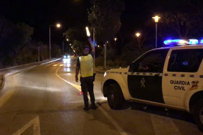 La Guardia Civil ha detenido a un varón por tráfico de drogas y a otro por desórdenes públicos en Sant Antoni