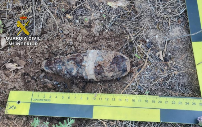 La Guardia Civil destruye un proyectil hallado en la Punta de n’Amer de Sant Llorenç (Sa Coma)
