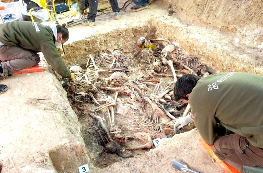 El Govern denuncia ante la Fiscalía la posible existencia de crímenes contra la humanidad en las fosas exhumadas en las Islas
