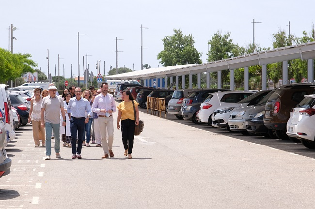 El vicepresidente Yllanes visita las obras de la mayor instalación de autoconsumo de Menorca