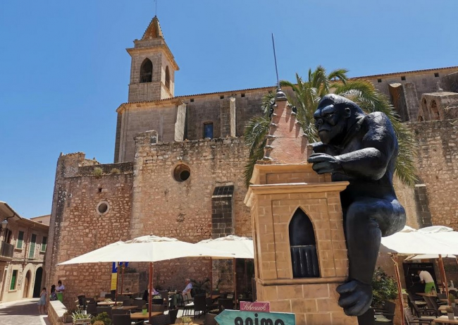 La concejalía de comercio lanza la campaña 'Un municipio de
Santanyí de cine'