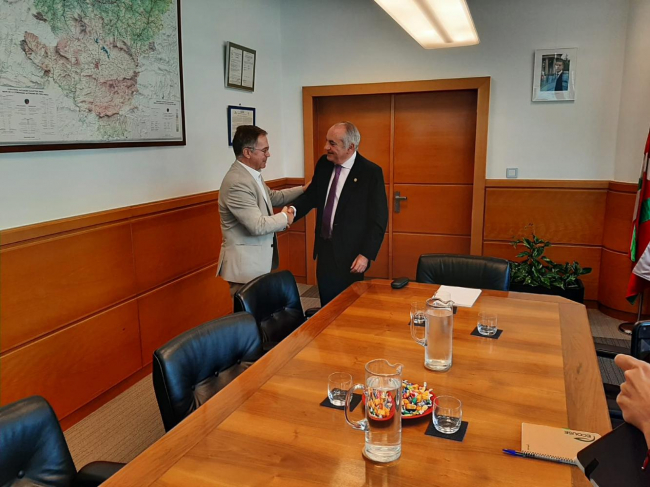 El Gobierno Vasco y el de las Illes Balears comparten proyectos vinculados a la movilidad sostenible y al alquiler asequible