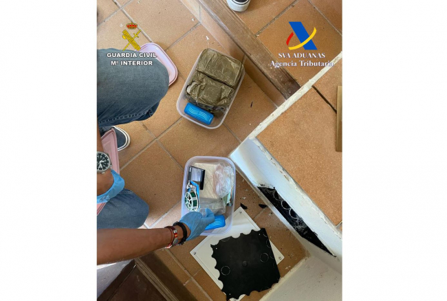 La Guardia Civil y la Agencia Tributaria desmontan un grupo criminal dedicado al tráfico de drogas en Ibiza