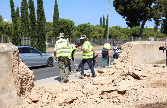 Empiezan las obras de urbanización del Parque Sanitario Bons Aires con el derribo de los muros del Hospital Psiquiátrico