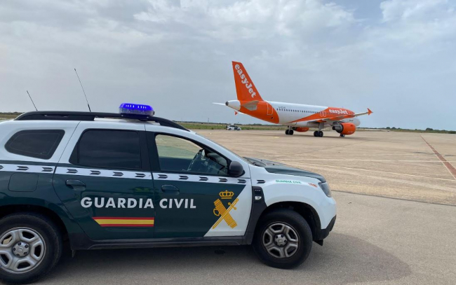 Detenido por amenaza de bomba en un avión que cubría el trayecto de Londres a Mahón