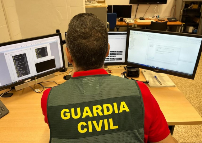 La Guardia Civil desmantela una organización criminal especializada en estafas vacacionales