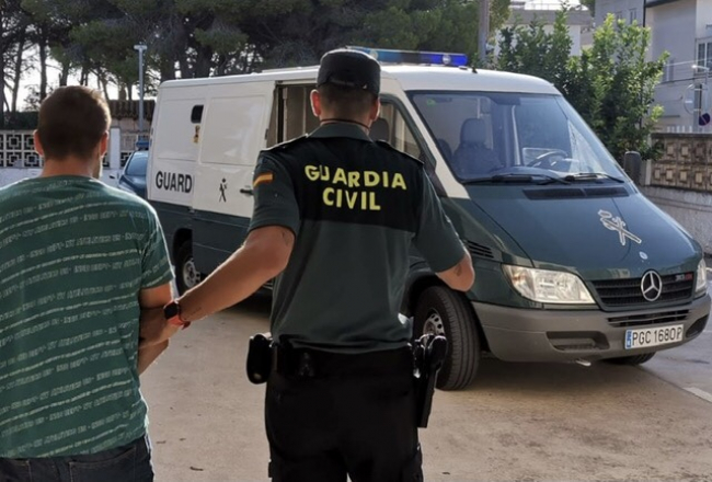 Detenido por la Guardia Civil tras robar en dos bares de Sa Pobla y olvidarse su movil en uno de ellos