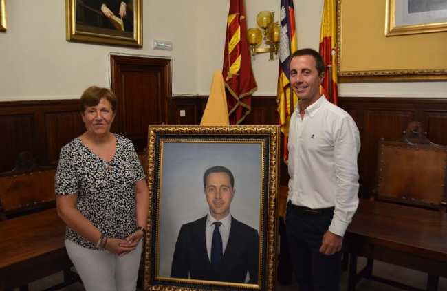 Presentat el retrat del batle Llorenç Galmés per les Festes de Sant Jaume