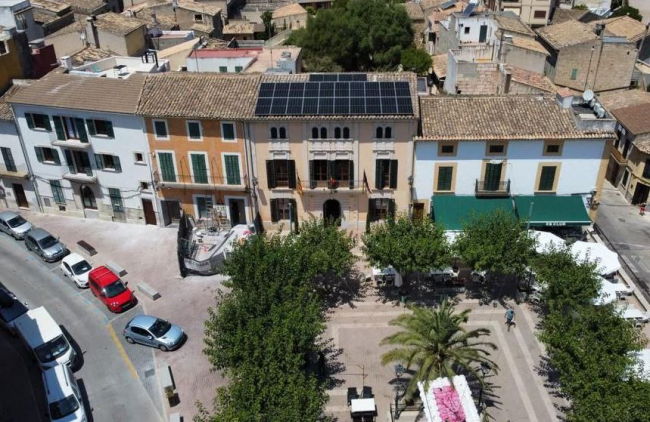 Un total de 20 viviendas de Campanet verán abaratada su factura de la luz gracias a los autoconsumos compartidos del IBE