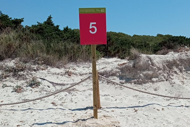Las playas del Parque Natural de Es Trenc disponen de señales para que los usuarios puedan indicar su ubicación en caso de emergencia