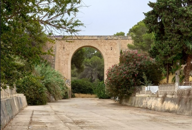 El Ayuntamiento retira 31 toneladas de residuos del torrent dels Jueus