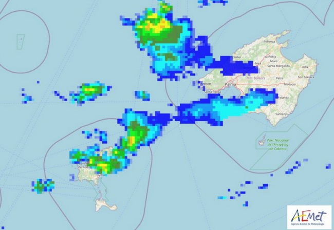 Tormentas en Ibiza y lluvias en sur de Mallorca