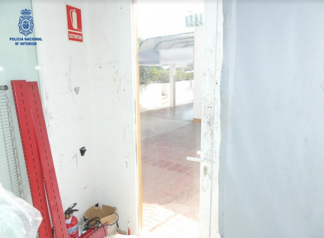 Detenido un hombre que cometió dos robos con fuerza en dos establecimientos el mes pasado 