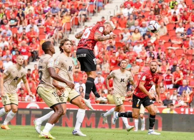 El RCD Mallorca vence a la UD Almería (1-0)