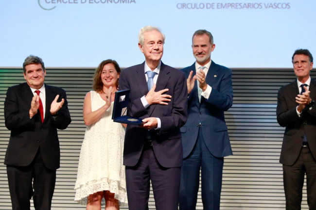 Armengol en el acto de entrega del Premio Reino de España a la Trayectoria Empresarial de Gabriel Escarrer Julià