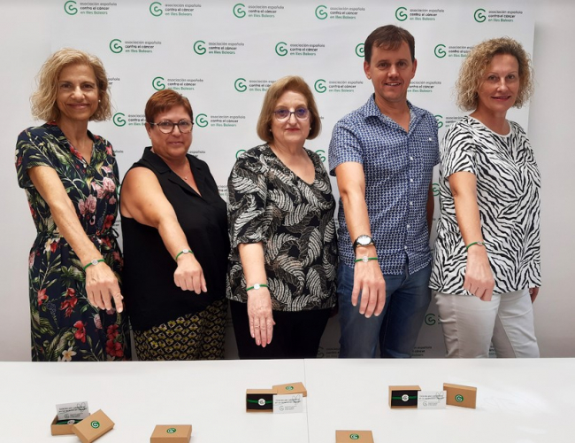 Crean una pulsera solidaria, en colaboración con el joyero Damià Mulet, con el objetivo de recaudar fondos para destinar a investigación contra el cancer