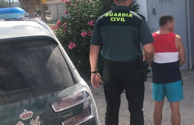 La Guardia Civil ha detenido a un varón por tráfico de drogas en Sant Antoni