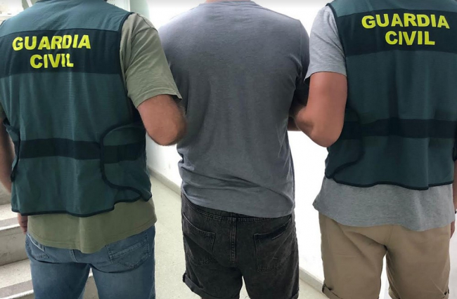 La Guardia Civil ha detenido a un varón por corrupción de menores e inducción a la prostitución en Calvià