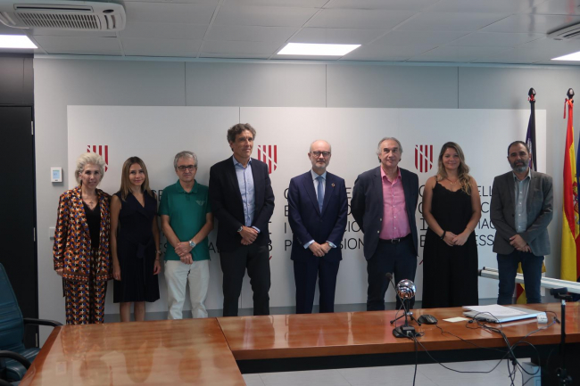 Educación y Endesa colaboran en la formación de cuatro profesores de FP del IES Manacor