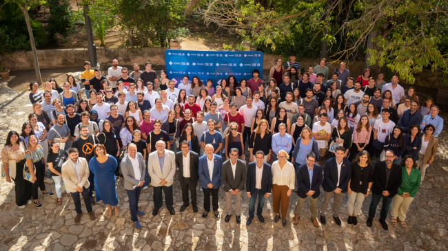 El conseller Negueruela saluda a más de 160 jóvenes que inician programas de empleo