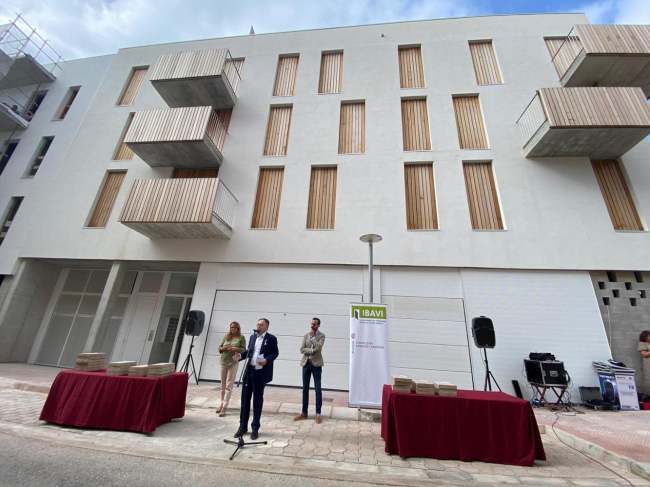 Una treitena de familias entran a vivir en dos nuevas promociones de la IBAVI en Maó