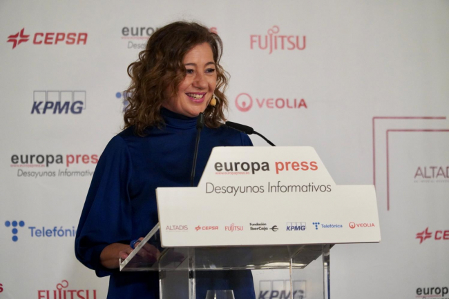 Francina Armengol: «Si nuestra economía se ha recuperado con más fuerza que ninguna otra y los resultados han sido históricos, la actualización de los salarios tiene que prever subidas históricas»