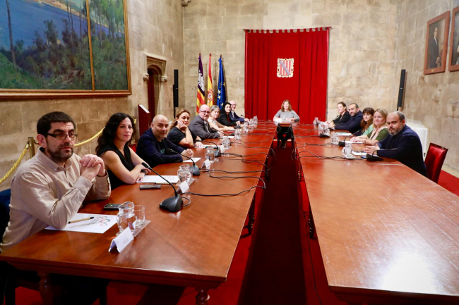 La presidenta Armengol, con los secretarios generales de CCOO de Cataluña, País Valenciano y las Illes Balears