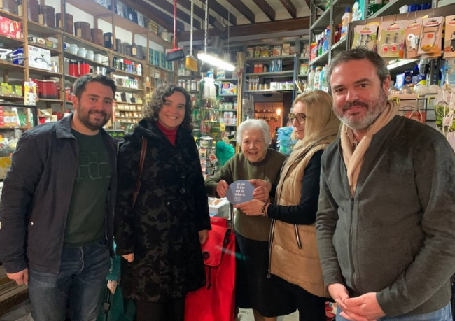 Los comercios de Alaró ya lucen las placas que los visibilizan como emblemáticos baleares