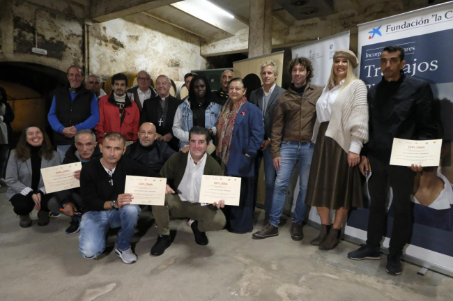 De la Concha anima a los alumnos del III curso de peón agrario a apostar por un sector «que necesita personal cualificado y ofrece trabajo de futuro» 