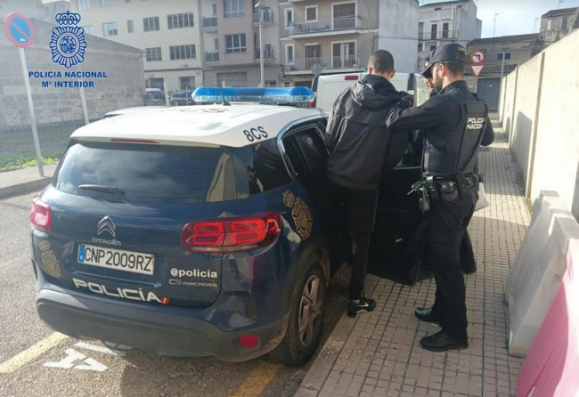 La Policía Nacional de Manacor detiene a un joven por cometer dos robos con fuerza en menos de 12 horas 