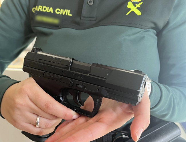 La Guardia Civil detiene a un joven por amenazas con un arma de fuego simulada
