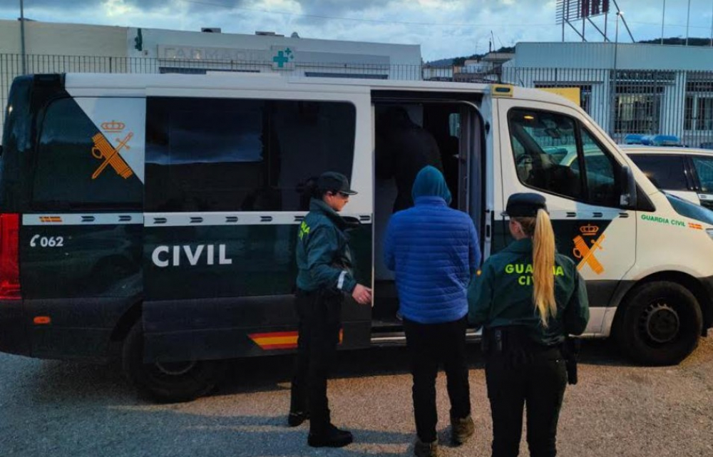 La Guardia Civil ha detenido a dos hombres por robos en comercios de Sant Antoni