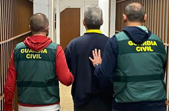 La Guardia Civil ha detenido a dos varones por un robo con violencia y 30 hurtos en comercios de Mallorca