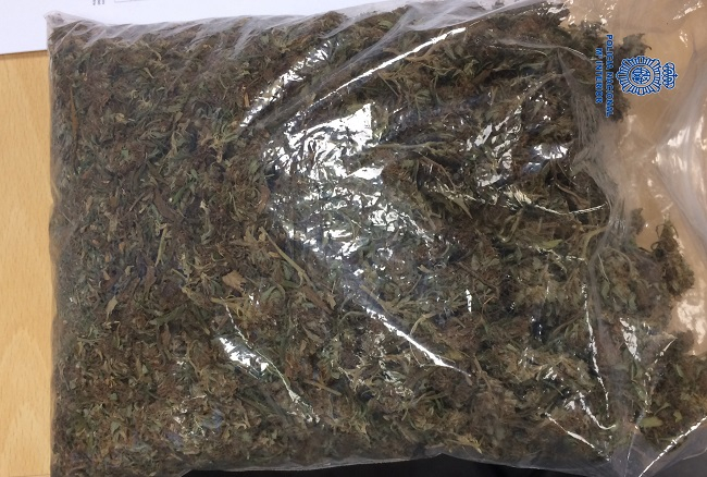 Arrestados dos hombres por tráfico de drogas y delitos contra el patrimonio 