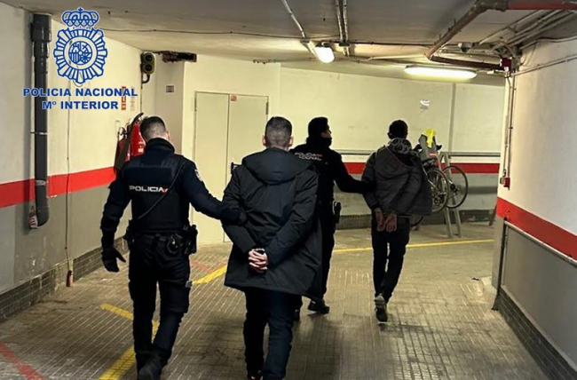 La Policía Nacional de Palma detiene a tres personas por robo con fuerza en interior de vehículo