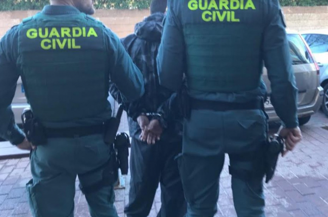 La Guardia Civil ha detenido a dos varones por robos y hurtos en el municipio de Calvià