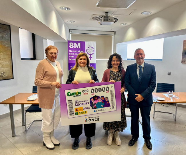 La consejera Garrido presenta el cupón de la ONCE conmemorativo del 8 de marzo, Día Internacional de las Mujeres