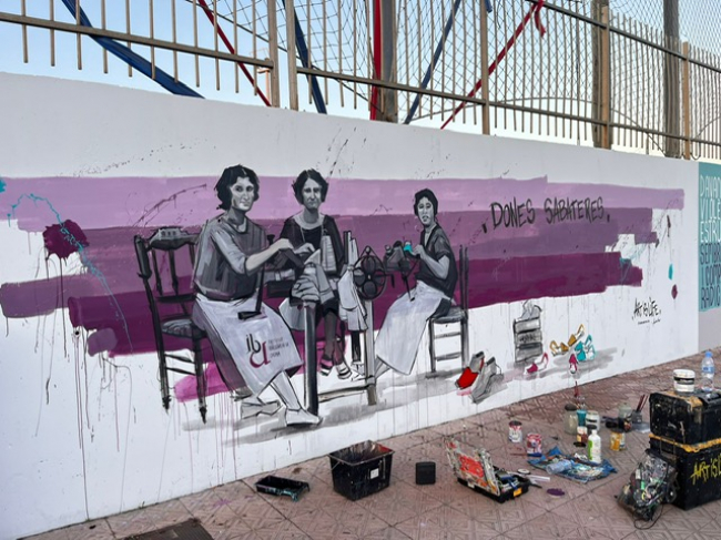 Mural de homenaje a las mujeres zapateras en Menorca