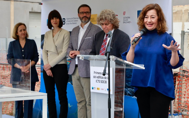 La presidenta del Govern y la ministra Morant ponen la primera piedra de la nueva sede del SOCIB en el Moll Vell de Palma