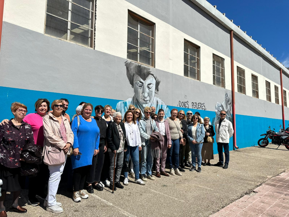 Mural de homenaje a las trabajadoras de las perlas de Manacor 