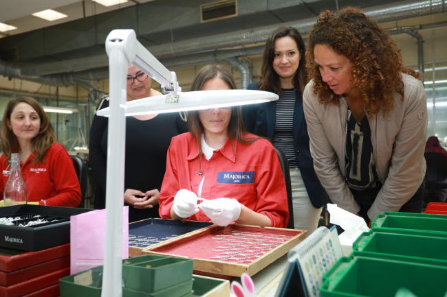 Cladera destaca el esfuerzo de Majorica por innovar y respetar a la vez la tradición perlera