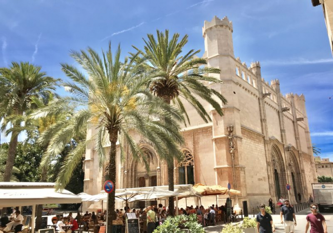 Restauración Mallorca CAEB gana el pulso judicial al Ayuntamiento de Palma por la restricción horaria en La Lonja